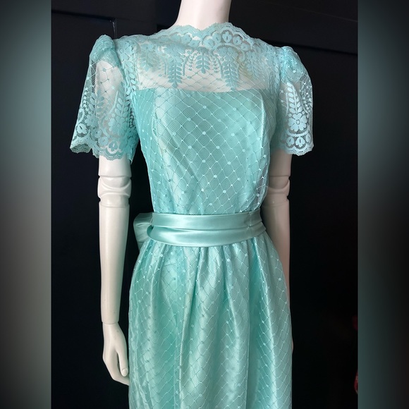 Vintage 60s/70s aqua lace dress - Picture 3 of 11